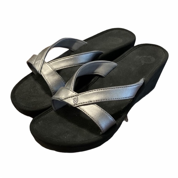 OluKai Shoes - OluKai Women's Metallic Silver and Black Sandals